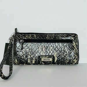 Keneth Cole Reaction Wristlet Snake Skin Faux Black White Wallet Zip NWT 9"X4.5"